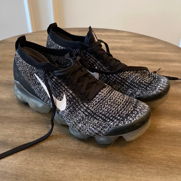 Nike VaporMax flyknit 9.5 ladies